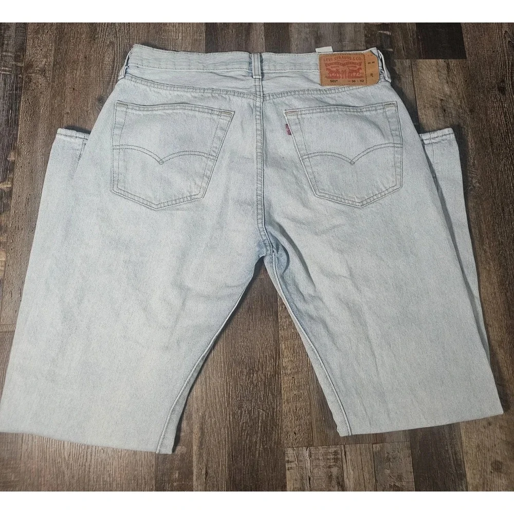 Levi Button Fly 501 Original Fit Jeans Men 36x32 Light Wash 100% Cotton READ